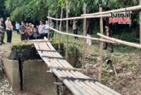 Forkopimda Kudus saat meninjau lokasi yang akan dibangun Jembatan Garuda di Dusun Boto Lor, Desa Ngembalrejo, Kecamatan Bae, Kabupaten Kudus. (Foto:JP)