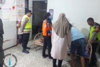 Polsek Jati, Inafis dan tim medis dari puskesmas saat memeriksa jenazah (Foto:JP)