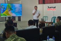 Bupati Kudus, Sam’ani Intakoris saat memberikan sambutan usai peresmian secara virtual koperasi desa merah putih di Desa Getaspejaten, Kecamatan Jati, Kabupaten Kudus. (Foto: J02) 
