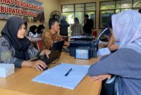 Pendampingan pengurusan sertifikasi halal bagi PKL di Kabupaten Kudus. (Foto: J05) 