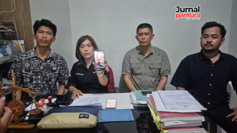 Korban didampingi Kuasa Hukum saat menjelaskan kronologi peristiwa pengeroyokan yang dialami, Senin (04/05/2026). (Foto:JP)