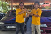 Ketua lama dan ketua baru Muria Starlet berfoto bersama usai prosesi pemilihan dalam perayaan satu dekade Muria Starlet, Minggu (24/5/2026). Momentum pergantian kepemimpinan ini diharapkan semakin memperkuat solidaritas dan semangat kekeluargaan komunitas pecinta Starlet di wilayah Muria Raya. (Foto: JP)