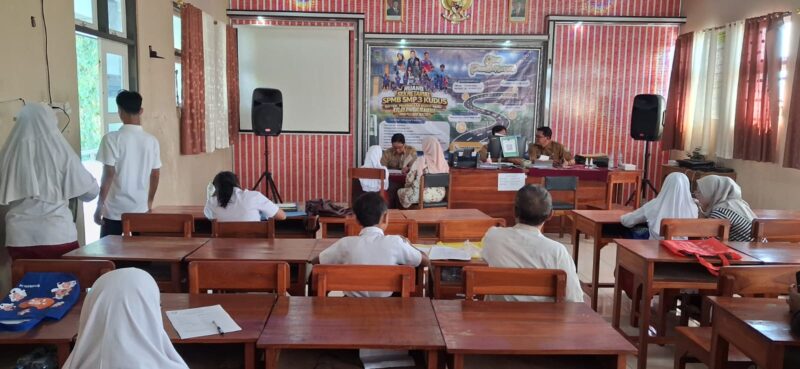 Pendaftaran Kelas Khusus Olahraga (KKO) di SMPN 3 Kudus. (Foto: J05) 