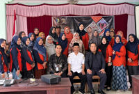 Peserta pelatihan UMKM berfoto bersama narasumber Dr. MA Irfan Rahmana, SE, MM dan perwakilan Rumah Kreatif BUMN BRI Demak (Foto:Istimewa)