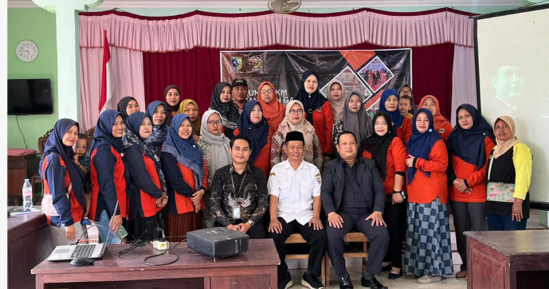 Peserta pelatihan UMKM berfoto bersama narasumber Dr. MA Irfan Rahmana, SE, MM dan perwakilan Rumah Kreatif BUMN BRI Demak (Foto:Istimewa)