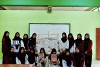 Sekelompok mahasiswa dari kelompok 2 kelas B4TMR Program Studi Tadris Matematika UIN Sunan Kudus berhasil mengembangkan dua inovasi media pembelajaran matematika, yaitu alat peraga PASPLDV dan platform e-learning MAPETA. (Foto: JP) 