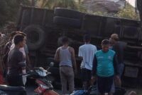 Kecelakaan truk muatan tebu (Foto:JP)