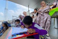 Lomba mewarnai Meriahkan Tribun penonton MilkLife Soccer Challenge (MLSC) All-Stars 2026 di Supersoccer Arena, Kudus. (Foto: J05) 