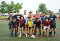 Jurnalis yang tergabung dalam PWI Kabupaten Pati berfoto bersama usai mengikuti fun game mini soccer di Lapangan Gelora Soekarno, Mojoagung, Jumat (26/6/2026). (Foto: JP) 