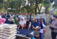 Warga Berburu Sembako Murah di GPM, Jumat (12/6/2026). (Foto: JP) 