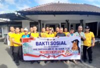 Tak hanya menjaga keamanan, personel Polsek Kudus Kota juga turun langsung membersihkan masjid bersama warga. Melalui bakti religi menyambut HUT Bhayangkara ke-80, Polri menunjukkan kedekatannya dengan masyarakat. (Foto: Dok. Polsek Kudus)