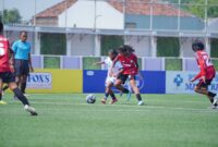 Scorpion FC Kudus (jersey merah) sukses membawa pulang 3 poin usai menundukkan Tigers Football Academy Surabaya (jersey putih) dengan skor 2-0 dalam laga penyisihan Grup B U-15 HYDROPLUS Soccer League All-Stars 2025/2026 di Supersoccer Arena, Rendeng, Kudus, Jawa Tengah, Senin (6/7). Raihan ini membawa Scorpion FC Kudus berada di peringkat pertama klasemen sementara Grup B U-15. (Foto: Istimewa) 
