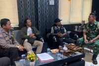 Mediasi sengketa jarak terlalu dekat antar warung Madura di wilayah Desa Mijen, Kecamatan Kaliwungu, Kabupaten Kudus. (Foto: J05) 