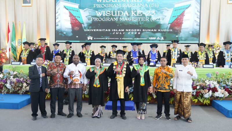 Wakil Bupati Kabupaten Kaimana, Papua Barat, datang langsung ke UIN Sunan Kudus untuk memberikan dukungan kepada dua mahasiswa asal Kaimana yang berhasil menyelesaikan pendidikan dan diwisuda pada Kamis, 17/7/2026. 