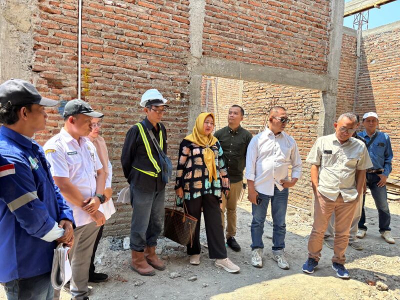 Komisi D DPRD Kabupaten Kudus melakukan inspeksi mendadak (sidak) terhadap proyek pembangunan Gedung UGD dan Rawat Inap Puskesmas Jekulo, Rabu, 12/8/2026. (Foto: J02) 
