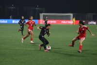 Matchday pertandingan kedua babak Kualifikasi Grup B Srikandi Merdeka Cup persembahan Caffino mempertemukan Timnas Putri U-16 Yordania (jersey hitam) kontra Timnas Putri U-16 Singapura (jersey merah) di Supersoccer Arena, Kudus, Jawa Tengah, Sabtu (15/8). Yordania mampu mengungguli Singapura dengan skor akhir 2-1, sekaligus mengumpulkan tiga poin di papan klasemen sementara. (Foto: Istimewa) 