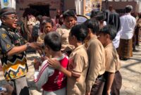 Siswa di Kabupaten Kudus antusias mengikuti pameran temporer Sandhivarta Patiayam di Museum Purbakala Patiayam. (Foto: J05) 