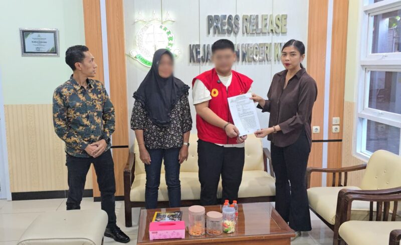 Sempat berujung proses hukum, konflik antara ibu dan anak di Kudus akhirnya berakhir damai. Kejaksaan Negeri Kudus menghentikan penuntutan setelah korban mencabut aduan terhadap anak kandungnya. Pendekatan humanis dan hati nurani menjadi pertimbangan dalam penyelesaian perkara delik aduan tersebut. (Foto: istimewa)