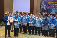 Ketua DPD PAN Kudus Endang Kursistiyani bersama Bupati Kudus Sam’ani Intakoris dan jajaran kader PAN berfoto bersama usai kegiatan Rakerda I 2026 dan Musyawarah Cabang (Muscab) di Kudus, Senin (10/8/2026). (Foto: JP)