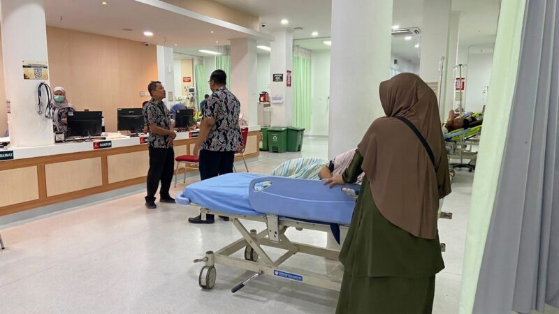 IGD RSUD dr Loekmonohadi Kudus dipadati pasien. (Foto: J05) 