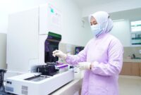 Pemeriksaan laborat di RSUD dr Loekmonohadi Kudus. (Foto: Istimewa) 