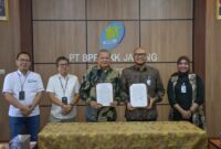 PT BPR BKK Jateng (Perseroda) menandatangani PKS dengan BRI (Foto:Istimewa)