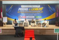Narasumber berdialog dengan mahasiswa UMK dalam rangkaian program Green Campus Sadar Lingkungan, mendorong generasi muda menjadi agen perubahan dalam menjaga kelestarian lingkungan. Foto: JP