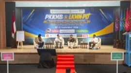 Narasumber berdialog dengan mahasiswa UMK dalam rangkaian program Green Campus Sadar Lingkungan, mendorong generasi muda menjadi agen perubahan dalam menjaga kelestarian lingkungan. Foto: JP