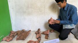 Wisnu Bayu Murti, penemu mustaka masjid kuno yang diduga berusia 400 tahun di Kabupaten Kudus. (Foto: JP) 