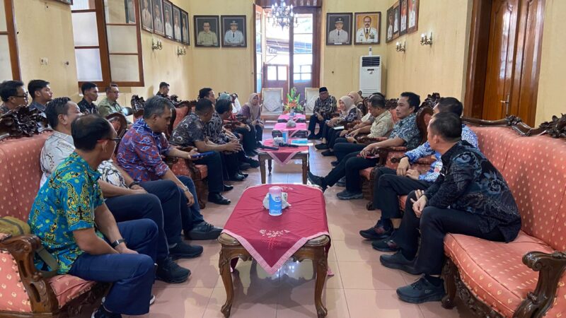 PT Kereta Api Indonesia (Persero) Daerah Operasi (Daop) 4 Semarang bersama Pemerintah Kabupaten (Pemkab) Kudus membahas keberlanjutan pemanfaatan sejumlah aset milik PT KAI yang berada di wilayah Kabupaten Kudus. (Foto: J05) 