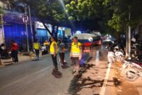 Kapolsek dan Piket Polsek Kudus mengamankan lokasi kebakaran (Foto:JP)
