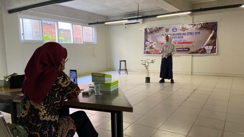 Lomba mendongeng dalam ajang Festival Tunas Bahasa Ibu (FTBI) 2026 jenjang SMP di Kabupaten Kudus. (Foto: J05) 