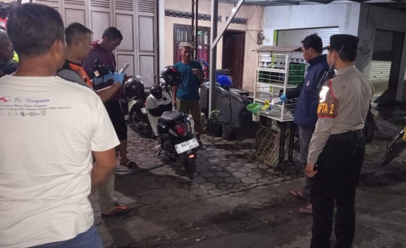 Polsek Jati dan Inafis Polres Kudus mendatangi tkp (Foto:JP)
