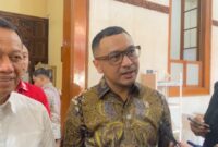 Wakil Menteri Kebudayaan RI, Giring Ganesha, didampingi Bupati Kudus, Sam'ani Intakoris. (Foto: J05) 