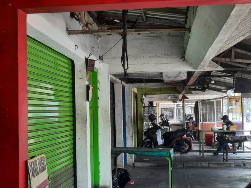 PKL di kawasan eks Gedung Ngasirah, Kabupaten Kudus. (Foto: J05) 