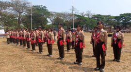 Anggota Pramuka asal Kudus yang mengikuti Jambore Nasional 2026 menerima penghargaan sebagai bentuk apresiasi atas partisipasi dan dedikasinya dalam kegiatan kepramukaan. Foto: JP