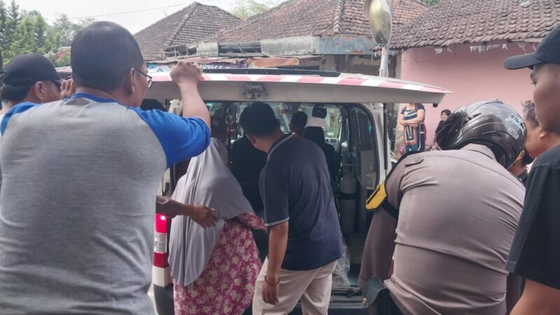 Suasana lokasi kejadian setelah seorang pria berusia 72 tahun meninggal mendadak saat berada di bengkel sepeda Desa Karangmalang, Gebog, Kudus. Foto: ist