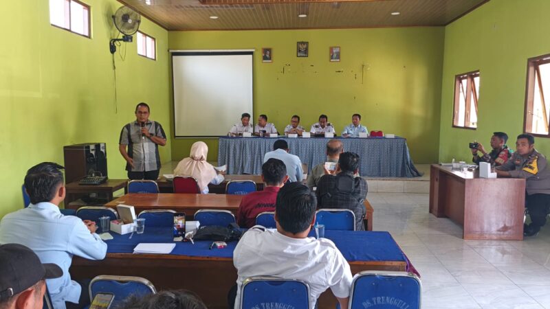 Mediasi keluhan warga terkait dugaan pencemaran air sumur oleh limbah IPAL SPPG Trengguli, Kecamatan Wonosalam, Demak, Rabu (16/9/2026). Hasil uji Labkesda Demak tidak menemukan bukti yang dapat menyimpulkan air sumur warga tercemar akibat IPAL SPPG.  Foto: JP