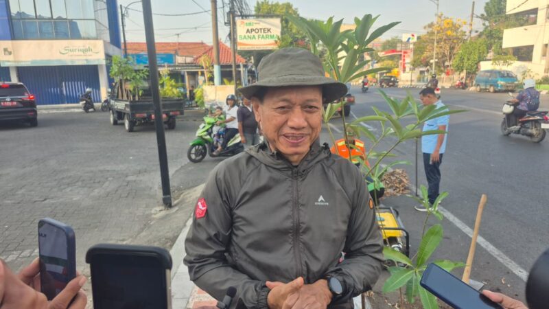 Bupati Kudus Sam’ani Intakoris