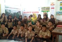 Siswa SD 3 Jepang, Kecamatan Mejobo, Kudus, mengikuti kegiatan literasi dan numerasi melalui program Badut Sinis (Bermain Asyik di Sudut Literasi Numerasi Kelas), Sabtu (26/9/2026). Pembelajaran dikemas dengan permainan edukatif, membaca, berhitung, dan aktivitas digital agar siswa dapat belajar sambil bermain. Foto: istimewa