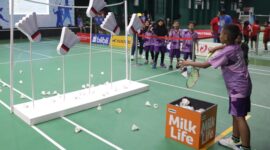 Dalam Drive to Target, peserta menunjukkan akurasi pukulan shuttlecock dengan raket hingga mengenai target sasaran yang berjarak 2 m dan setinggi 120 cm ke atas. (Foto: Istimewa)