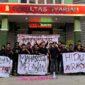 Dewan Eksekutif Mahasiswa (DEMA) Fakultas Syariah Universitas Islam Negeri (UIN) Sunan Kudus menggelar Refleksi September Hitam dengan tema “Merawat Ingatan adalah Perlawanan” di depan Fakultas Syariah, Kamis, 1/10/2026. (Foto: Istimewa) 