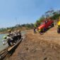 Wisatawan diajarkan berwisata sambil tebar benih ikan di Wisata Waduk Logung, Kabupaten Kudus. (Foto: Istimewa) 