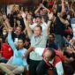 Bupati Kudus bersama warga bersorak gembira Indonesia Juara (Foto:JP)