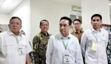 Wakil Menteri Kesehatan (Wamenkes) Republik Indonesia, Benyamin Paulus Oktavianus, saat melakukan kunjungan kerja di Rumah Sakit Umum Daerah (RSUD) dr. Loekmono Hadi Kudus, Selasa, 13/10/2026. (Foto: J05) 