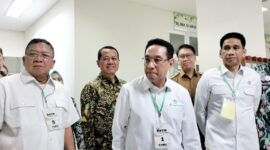 Wakil Menteri Kesehatan (Wamenkes) Republik Indonesia, Benyamin Paulus Oktavianus, saat melakukan kunjungan kerja di Rumah Sakit Umum Daerah (RSUD) dr. Loekmono Hadi Kudus, Selasa, 13/10/2026. (Foto: J05) 