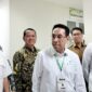 Wakil Menteri Kesehatan (Wamenkes) Republik Indonesia, Benyamin Paulus Oktavianus, saat melakukan kunjungan kerja di Rumah Sakit Umum Daerah (RSUD) dr. Loekmono Hadi Kudus, Selasa, 13/10/2026. (Foto: J05) 