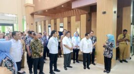 Wakil Menteri Kesehatan Republik Indonesia Benyamin Paulus Oktavianus mengunjungi Rumah Sakit Umum Daerah (RSUD) dr. Loekmono Hadi Kabupaten Kudus, Selasa, 13/10/2026. (Foto: J05) 