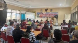 Penandatanganan naskah perjanjian hibah daerah untuk para PKL di Kabupaten Kudus. (Foto: J05) 