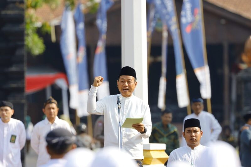 Bupati Kudus, Sam'ani Intakoris saat mempin apel peringatan Hari Santri pada Kamis, 22/10/2026.(Foto: Istimewa) 